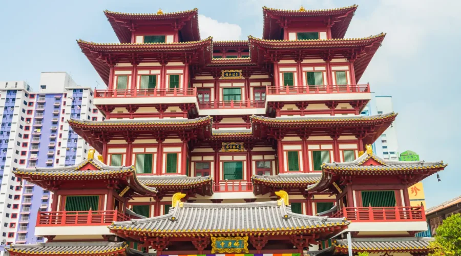Buddha Tooth Temple in Chinatown, Singapore
