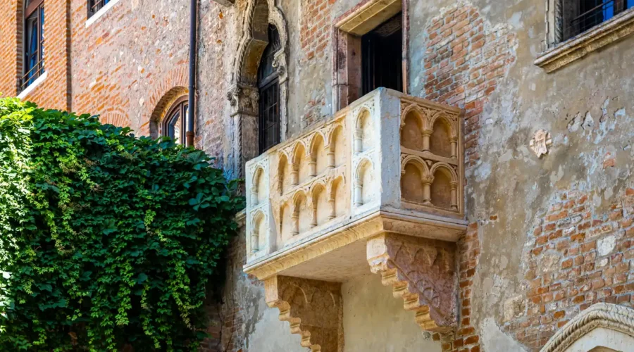 Iconic Juliet’s Balcony in Verona, Italy Iconic Juliet’s Balcony in Verona, Italy